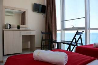 Гостиница Laza Hall Лазаревское Стандартный двухместный номер с 1 кроватью и боковым видом на море-2